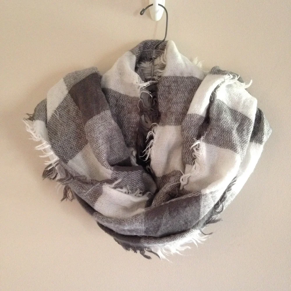 Fuzzy Gray and White Plaid Rectangle Blanket Scarf